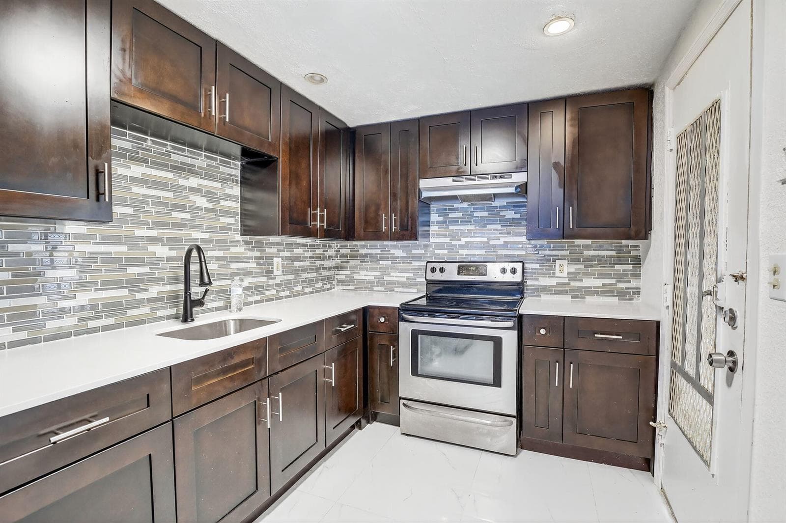 4770 NW 10th Court # 104, Plantation FL 33313