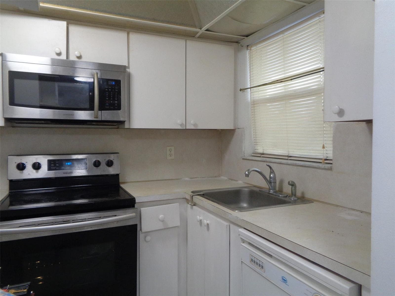 2831 E Sunrise Lakes Drive # 209, Sunrise FL 33322 photo 3