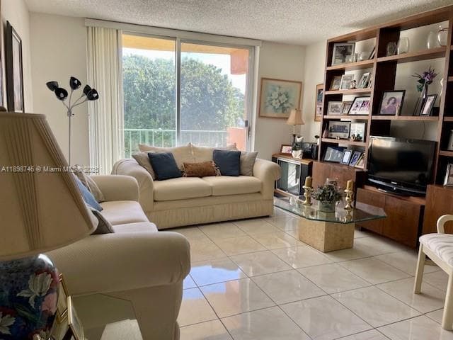9350 Fontainebleau Blvd # 408, Miami FL 33172 photo 4
