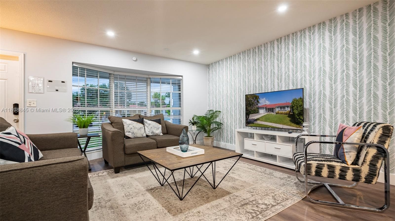 1305 Funston St, Hollywood FL 33019 photo 5
