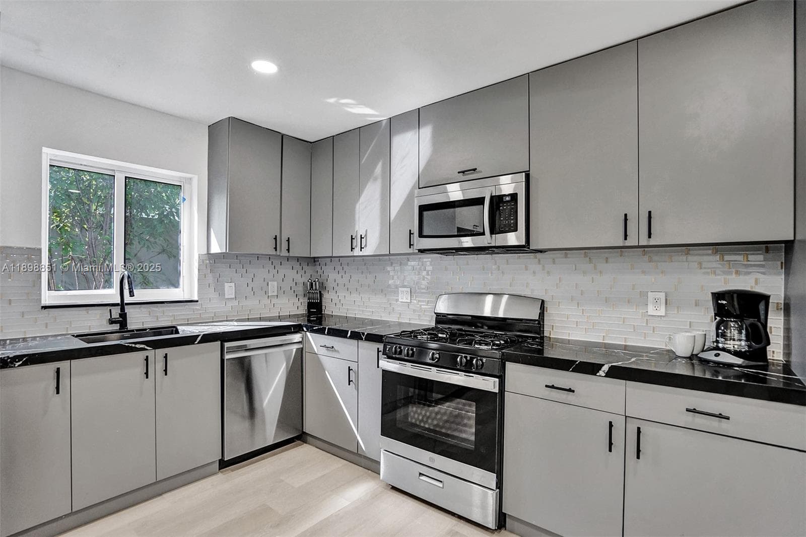 1230 Johnson St, Hollywood FL 33019 photo 3