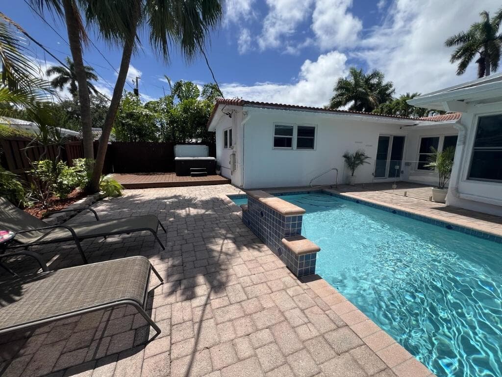 1042 Tyler Street, Hollywood FL 33019 photo 2