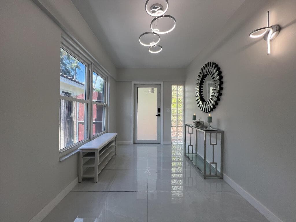 1042 Tyler Street, Hollywood FL 33019 photo 4