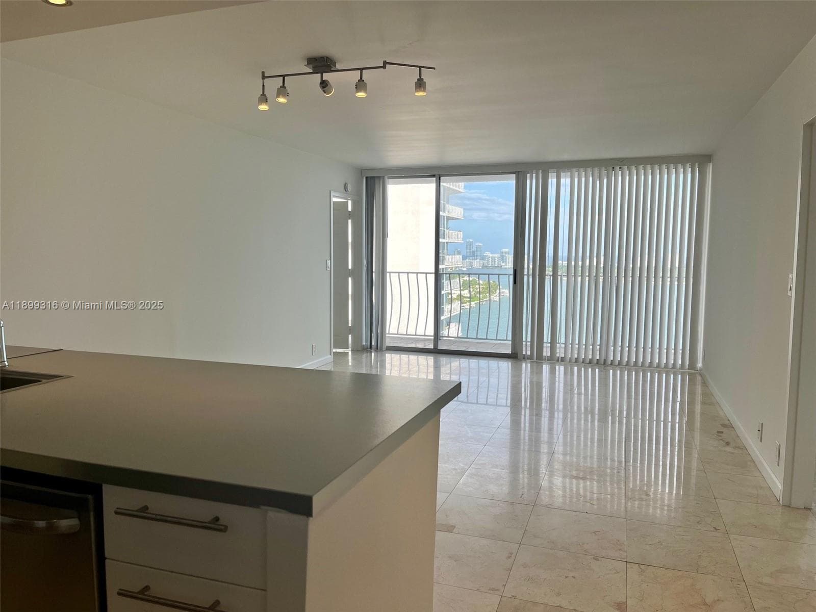 7601 E Treasure Dr # 2308, North Bay Village FL 33141 photo 4
