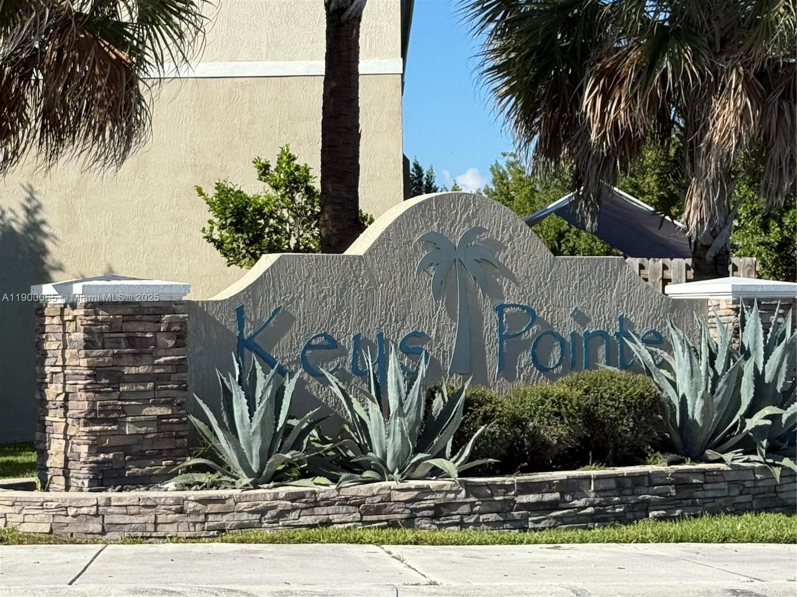 484 NE 5th St, Florida City FL 33034