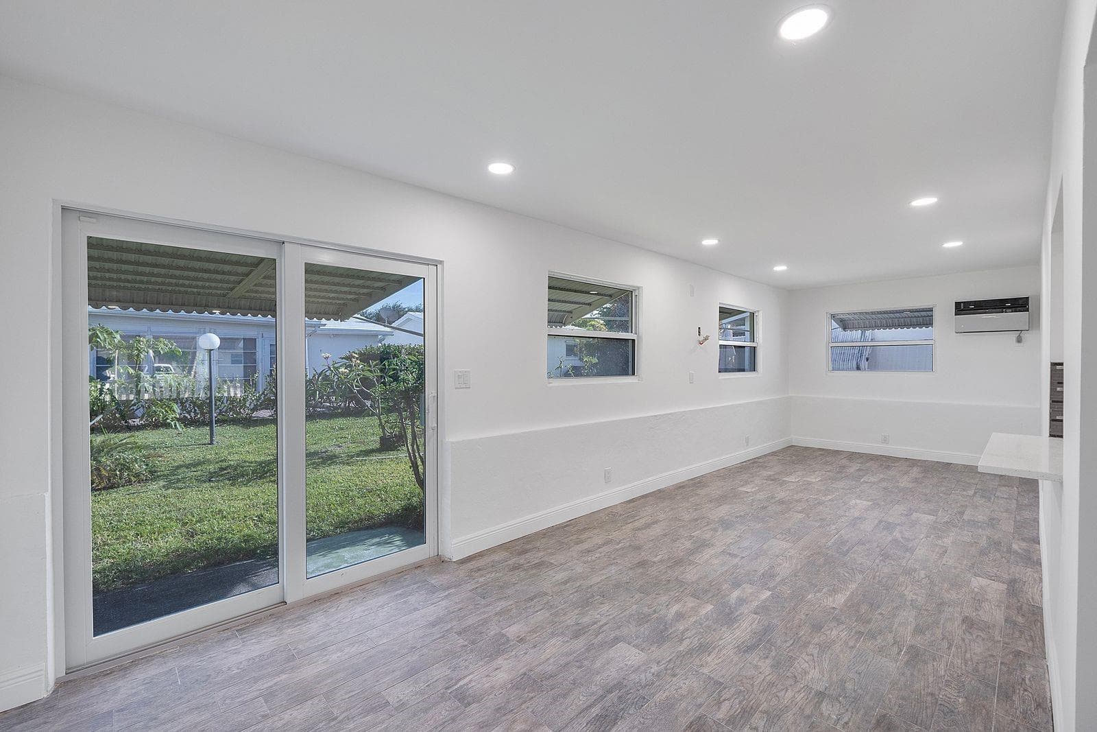 370 S Golf Boulevard, Pompano Beach FL 33064 photo 5