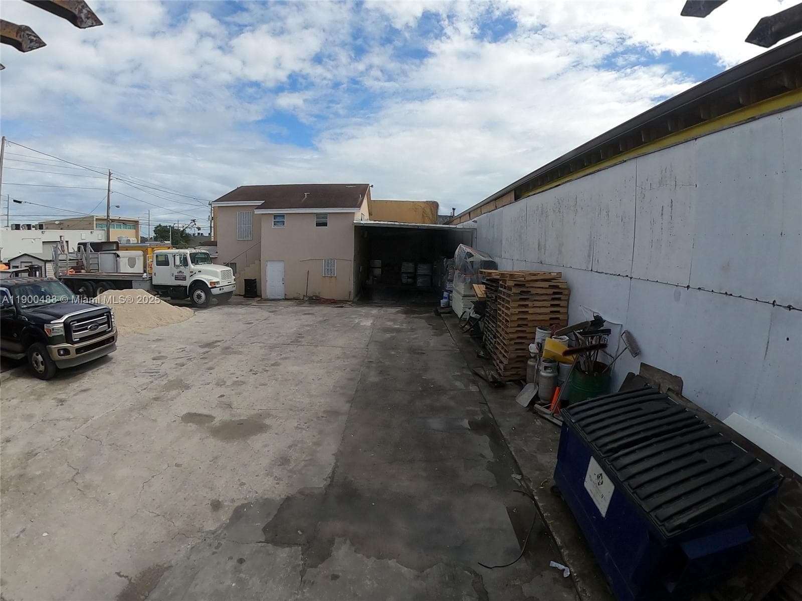 2484 NW 21st Ter, Miami FL 33142 photo 2
