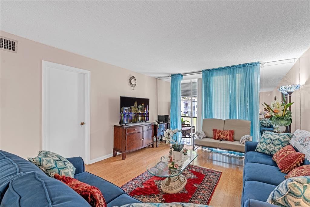 9800 N Hollybrook Lake Drive # 202, Pembroke Pines FL 33025 photo 3