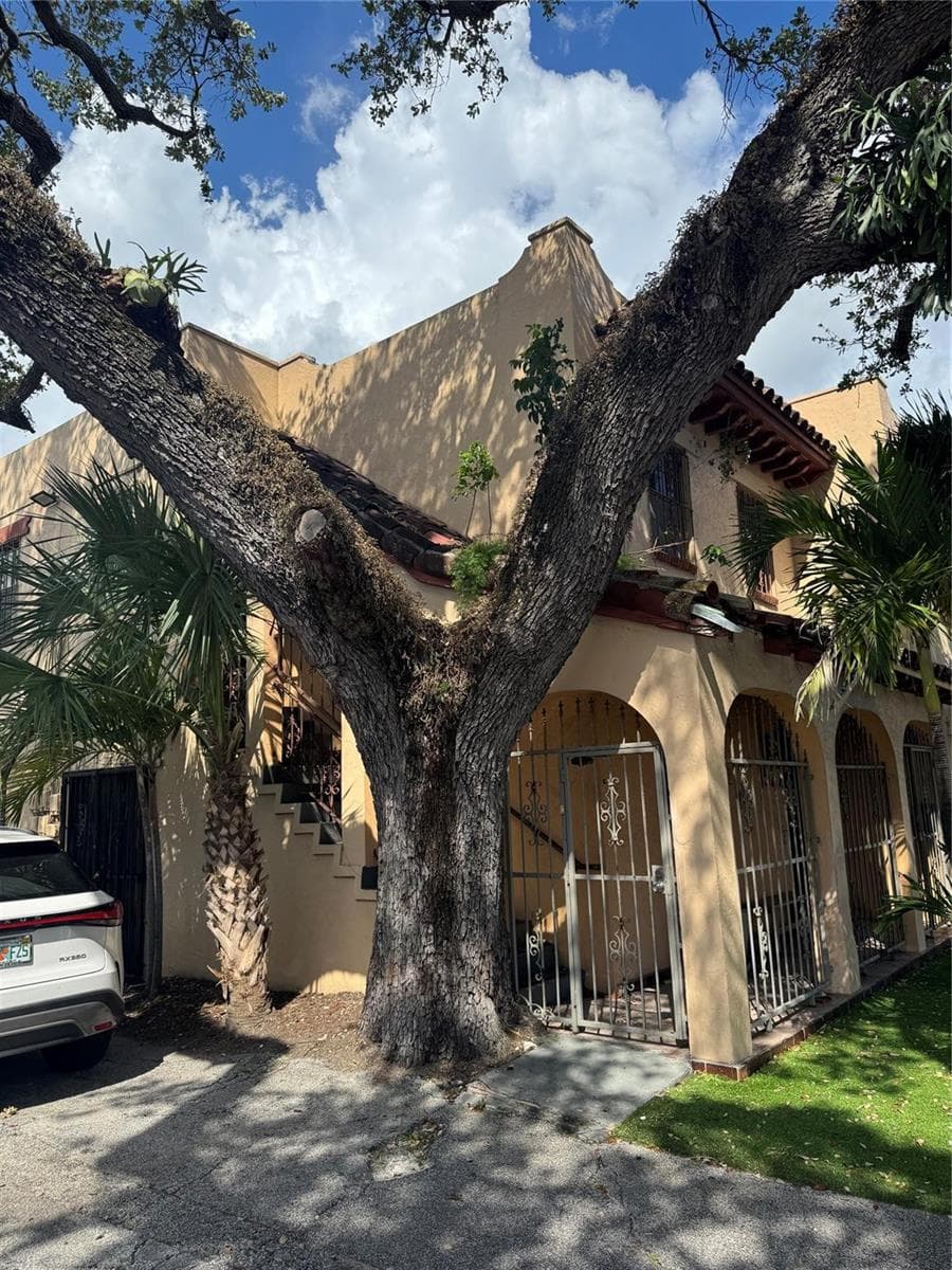 1527 NE 4th Avenue, Fort Lauderdale FL 33304