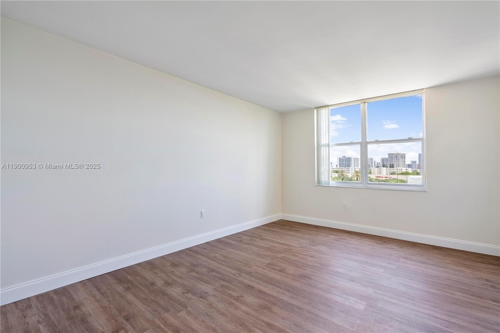 17890 W Dixie Hwy # 606, North Miami Beach FL 33160 photo 5