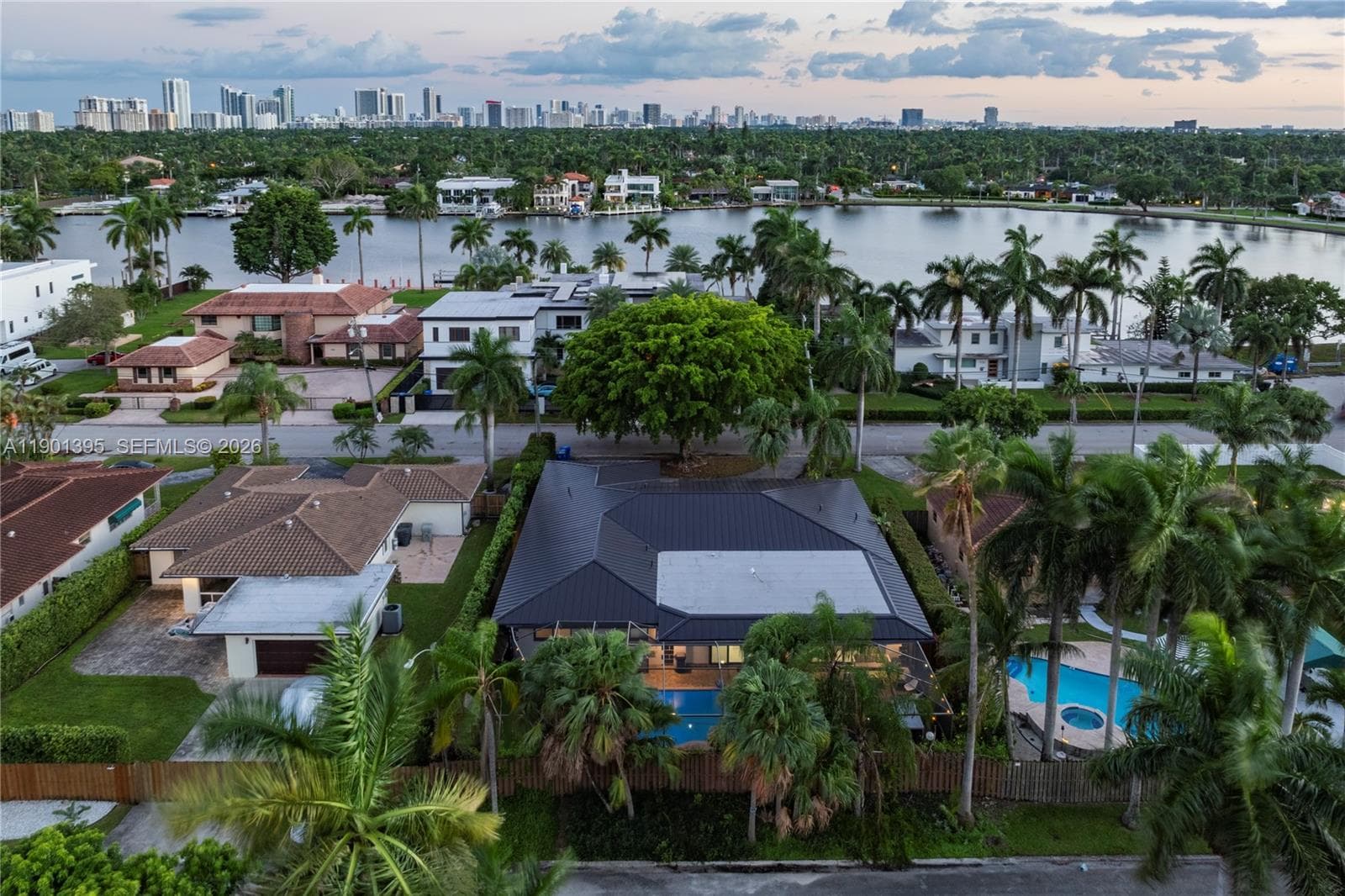 1141 N Northlake Dr, Hollywood FL 33019 photo 2