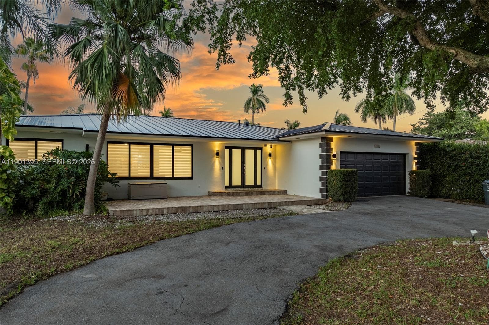 1141 N Northlake Dr, Hollywood FL 33019 photo 4