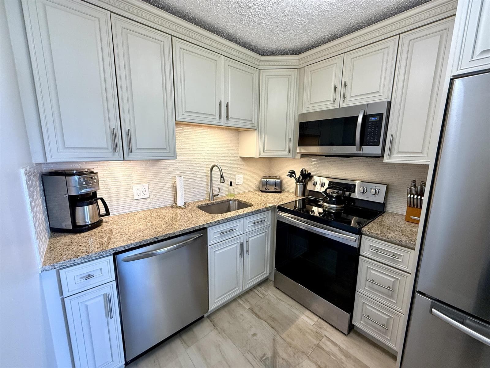 359 Oakridge T, Deerfield Beach FL 33442 photo 2
