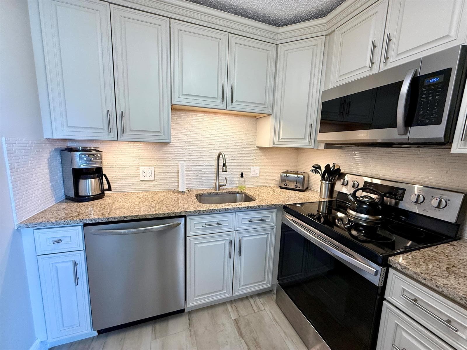359 Oakridge T, Deerfield Beach FL 33442 photo 4