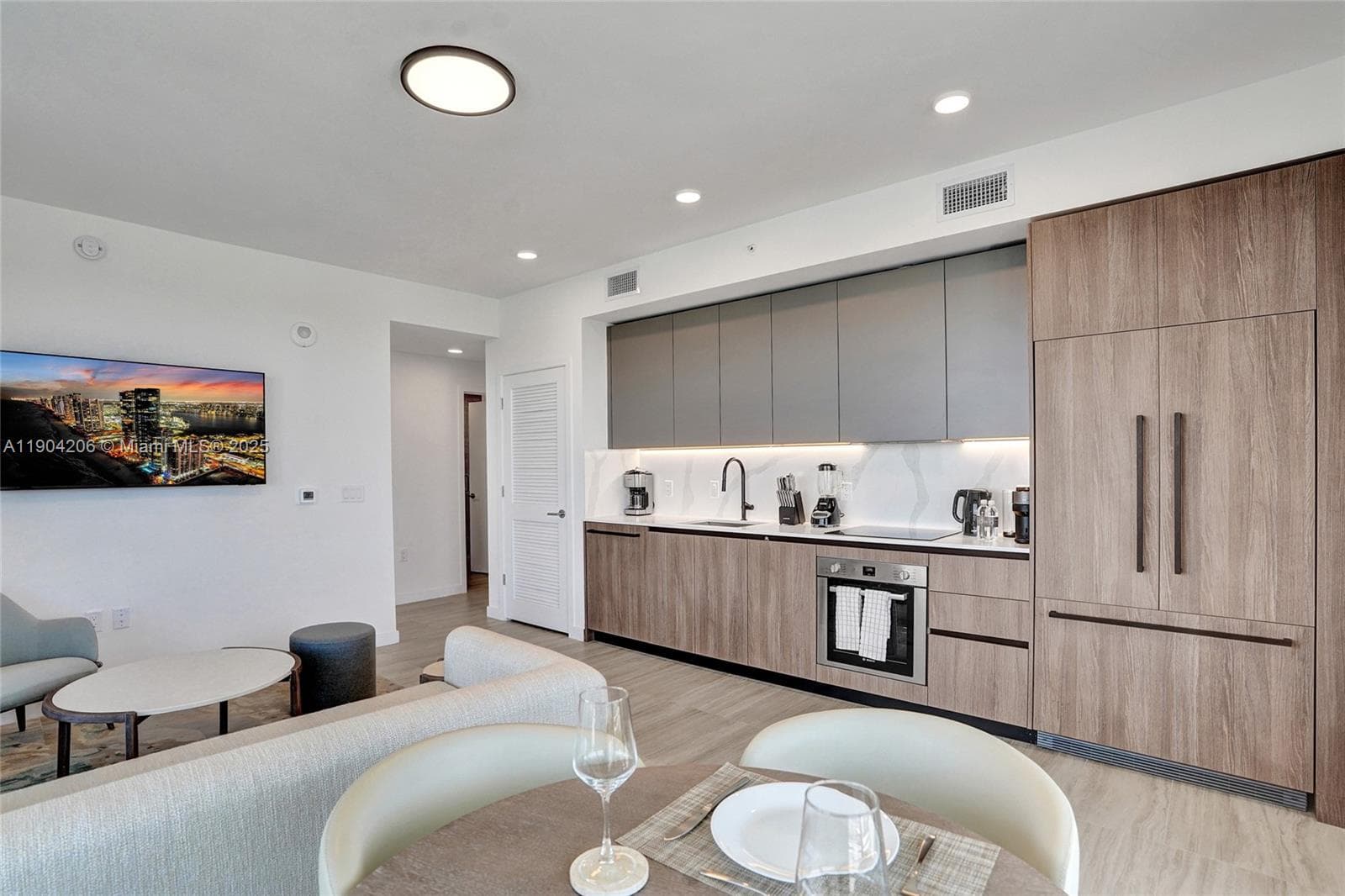 580 72nd St # 810, Miami Beach FL 33141 photo 3