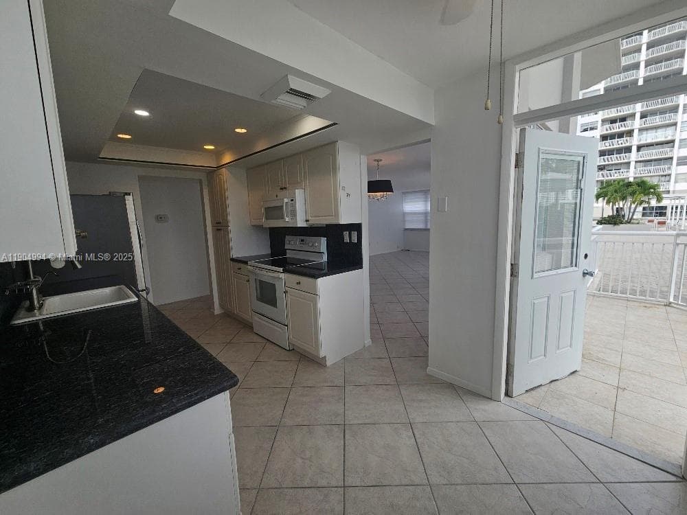 18041 Biscayne Blvd # 204, Aventura FL 33160