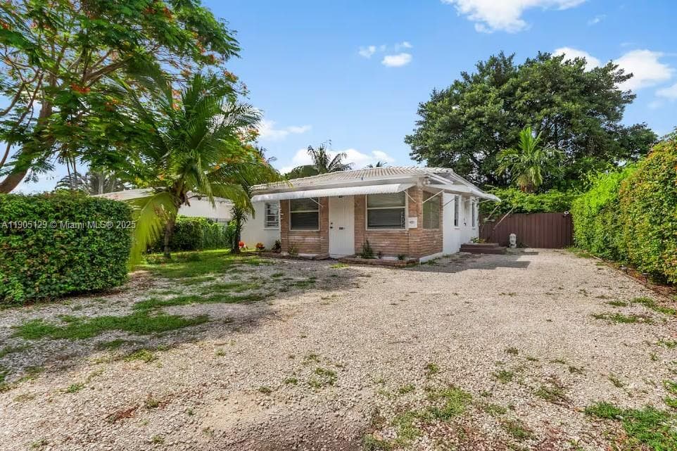 402 NW 102nd St, Miami FL 33150