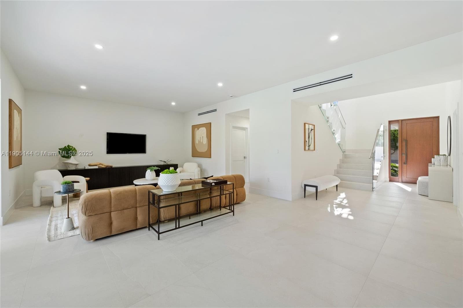 2127 SW 11th Ter, Miami FL 33135 photo 4