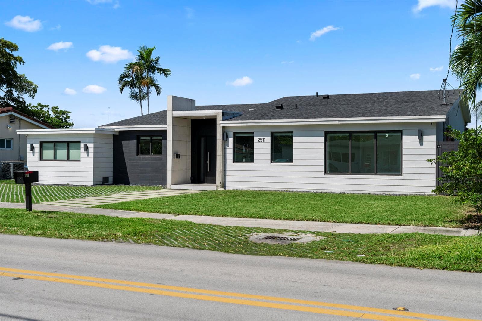 2511 NE 209th Terrace, Miami FL 33180 photo 4