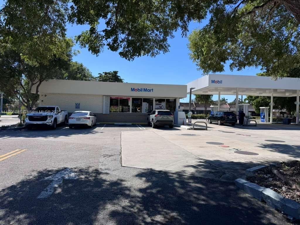 8400 W Oakland Park Blvd, Sunrise FL 33351 photo 3