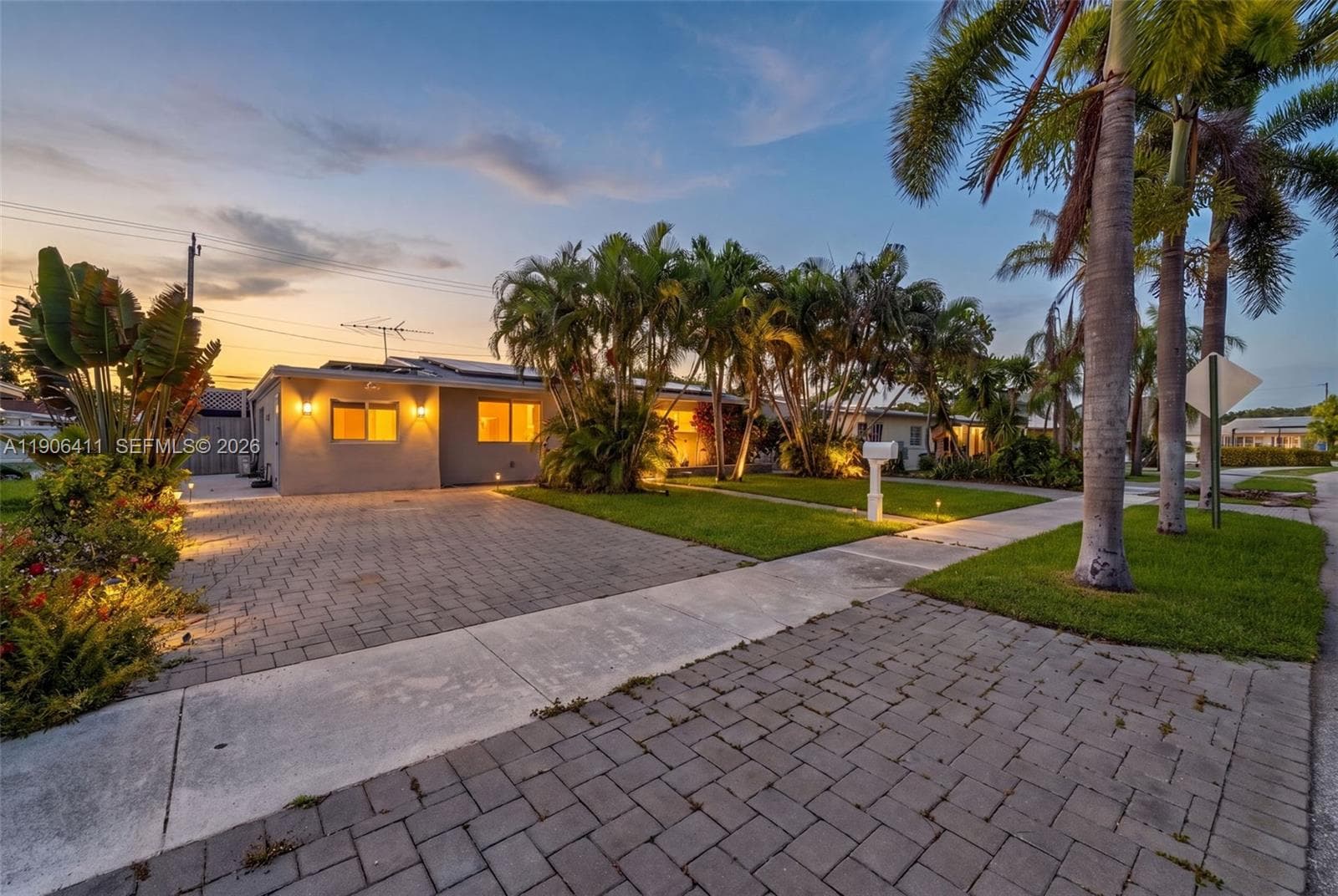 717 SE 2nd St, Deerfield Beach FL 33441 photo 2