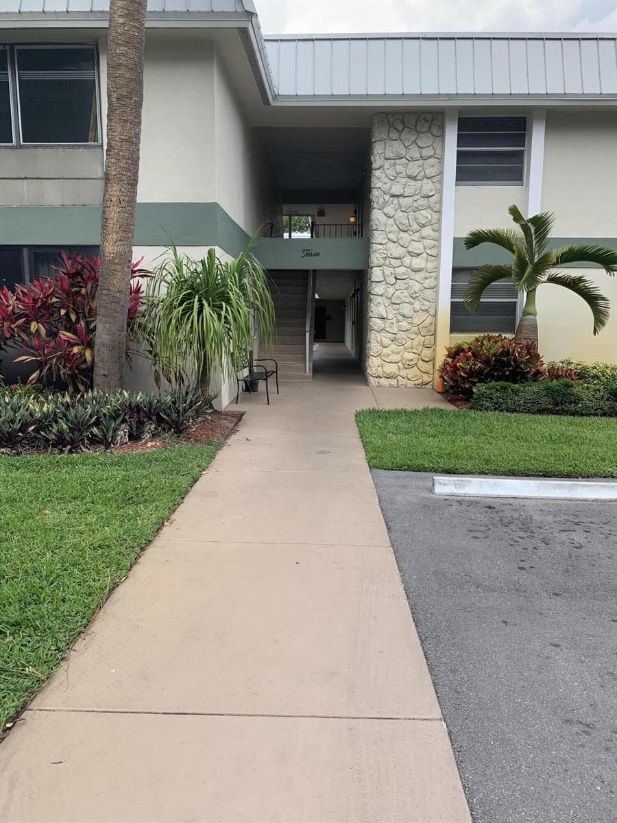 2302 Sunrise Boulevard # 204, Fort Pierce FL 34982 photo 4