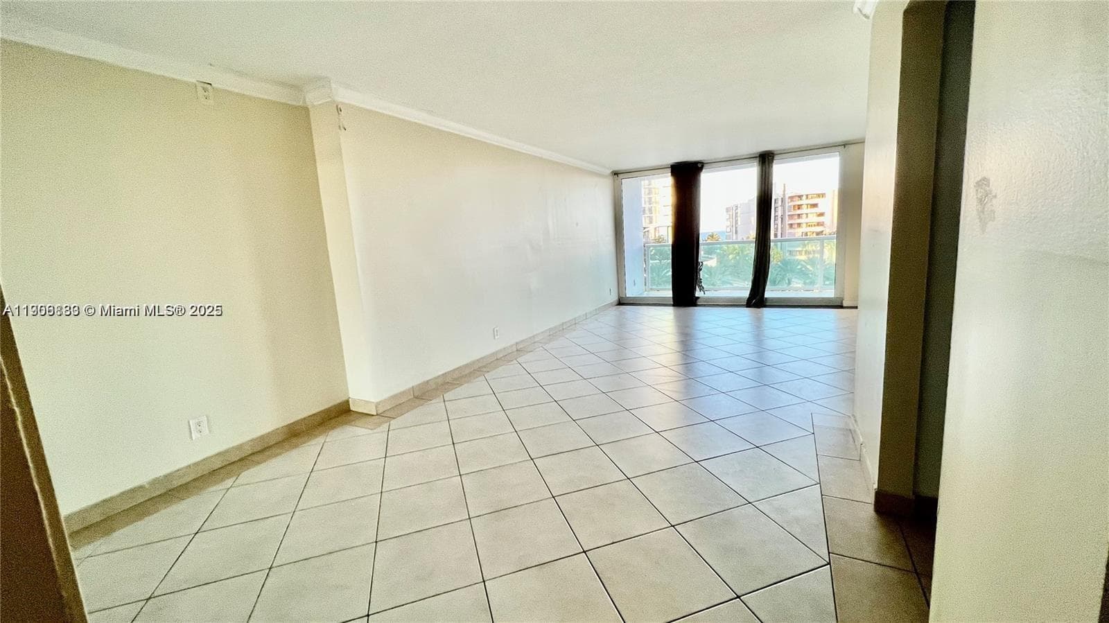 100 Bayview Dr # 607, Sunny Isles Beach FL 33160 photo 2