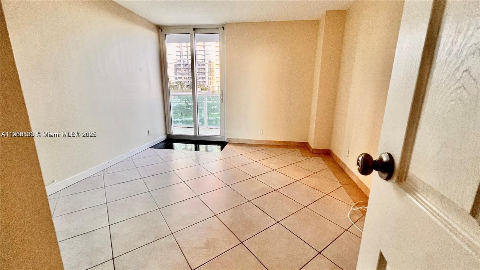 100 Bayview Dr # 607, Sunny Isles Beach FL 33160 photo 5