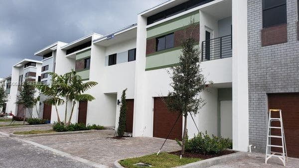 4500 NW 8th Pl, Plantation FL 33317 photo 2