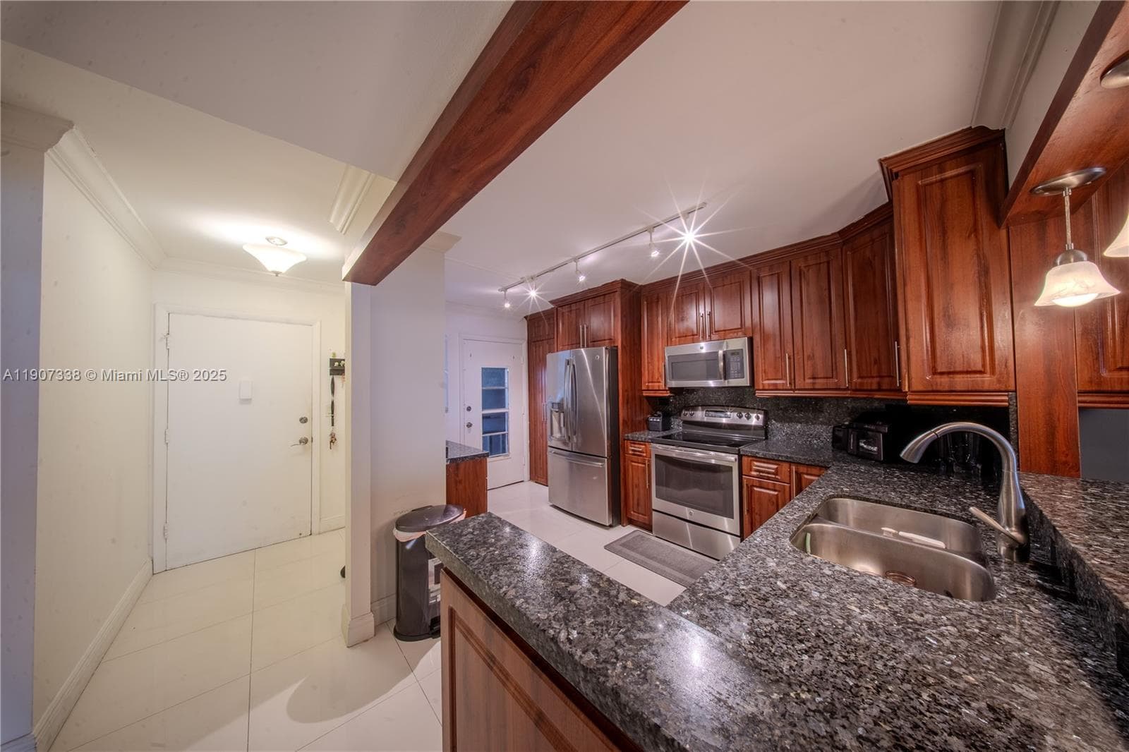 1660 NE 191st St # 1, Miami FL 33179 photo 4