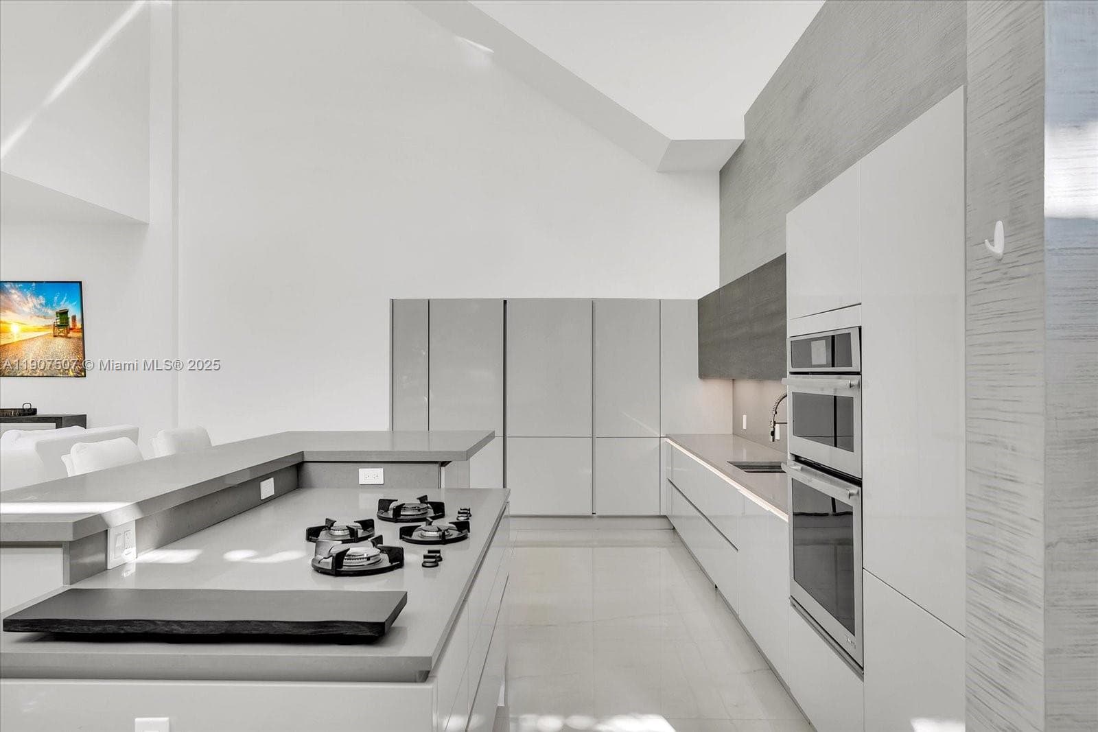 7830 Atlantic Way, Miami Beach FL 33141 photo 4