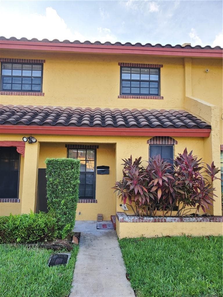 2743 NW 47th Terrace # 604, Lauderdale Lakes FL 33313 photo 2