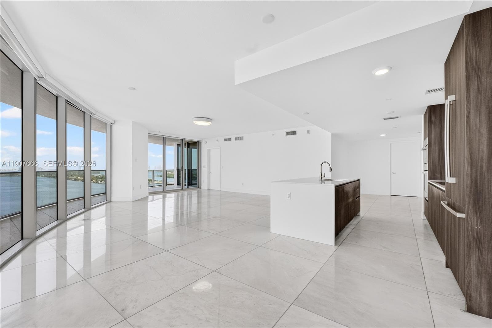 488 NE 18th St # 1815, Miami FL 33132 photo 2