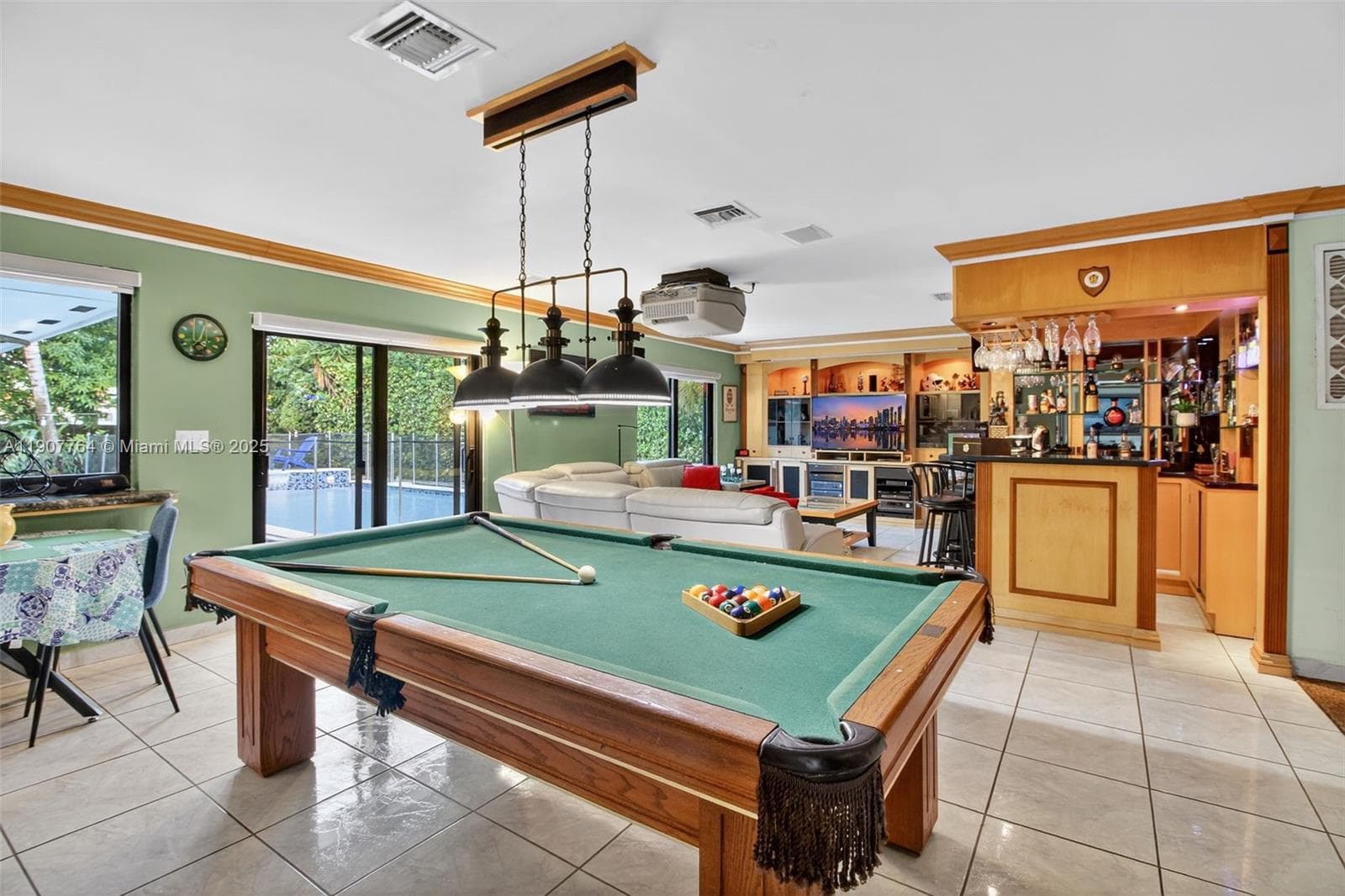 15010 Dunbarton Pl, Miami Lakes FL 33016 photo 2