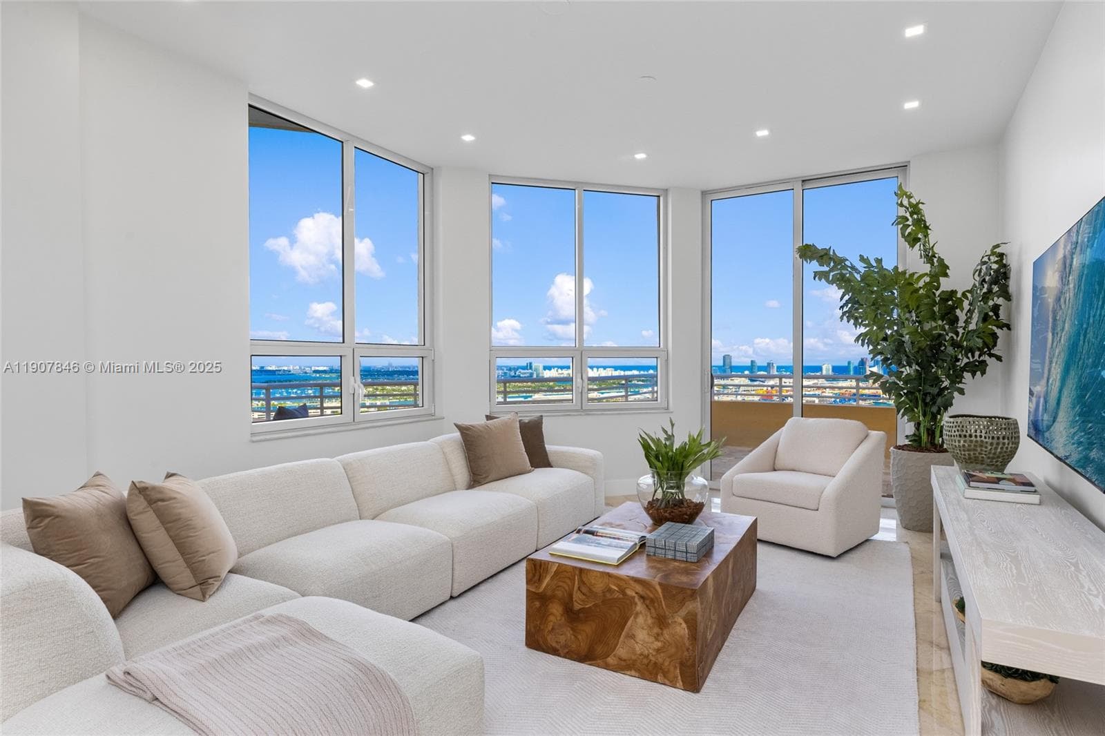 808 Brickell Key Dr # 3901, Miami FL 33131 photo 2