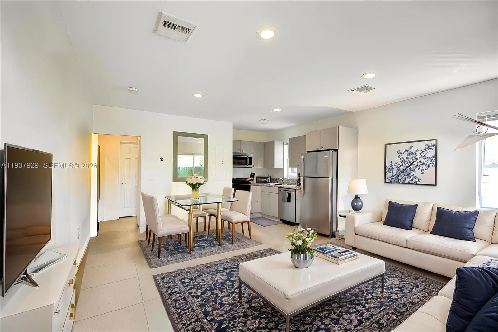 322 Oklahoma St, Hollywood FL 33019 photo 2