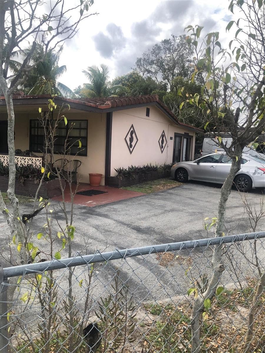 1100 NW 19th Street, Fort Lauderdale FL 33311 photo 2
