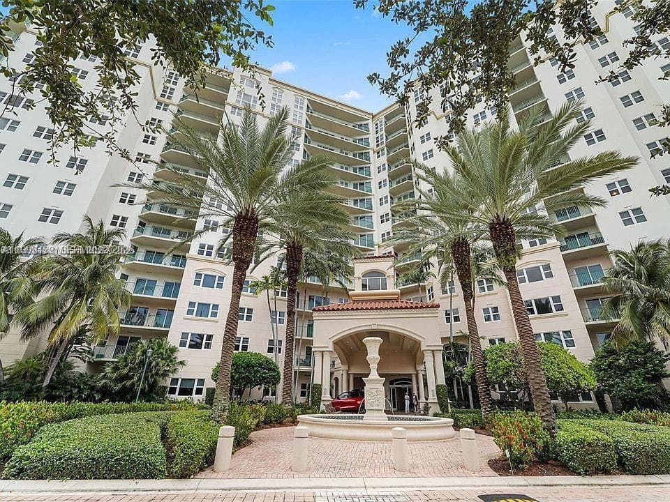 19900 E Country Club Dr # 318, Aventura FL 33180 photo 3