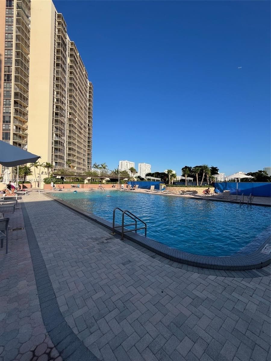 20301 W Country Club Dr # 625, Aventura FL 33180 photo 2