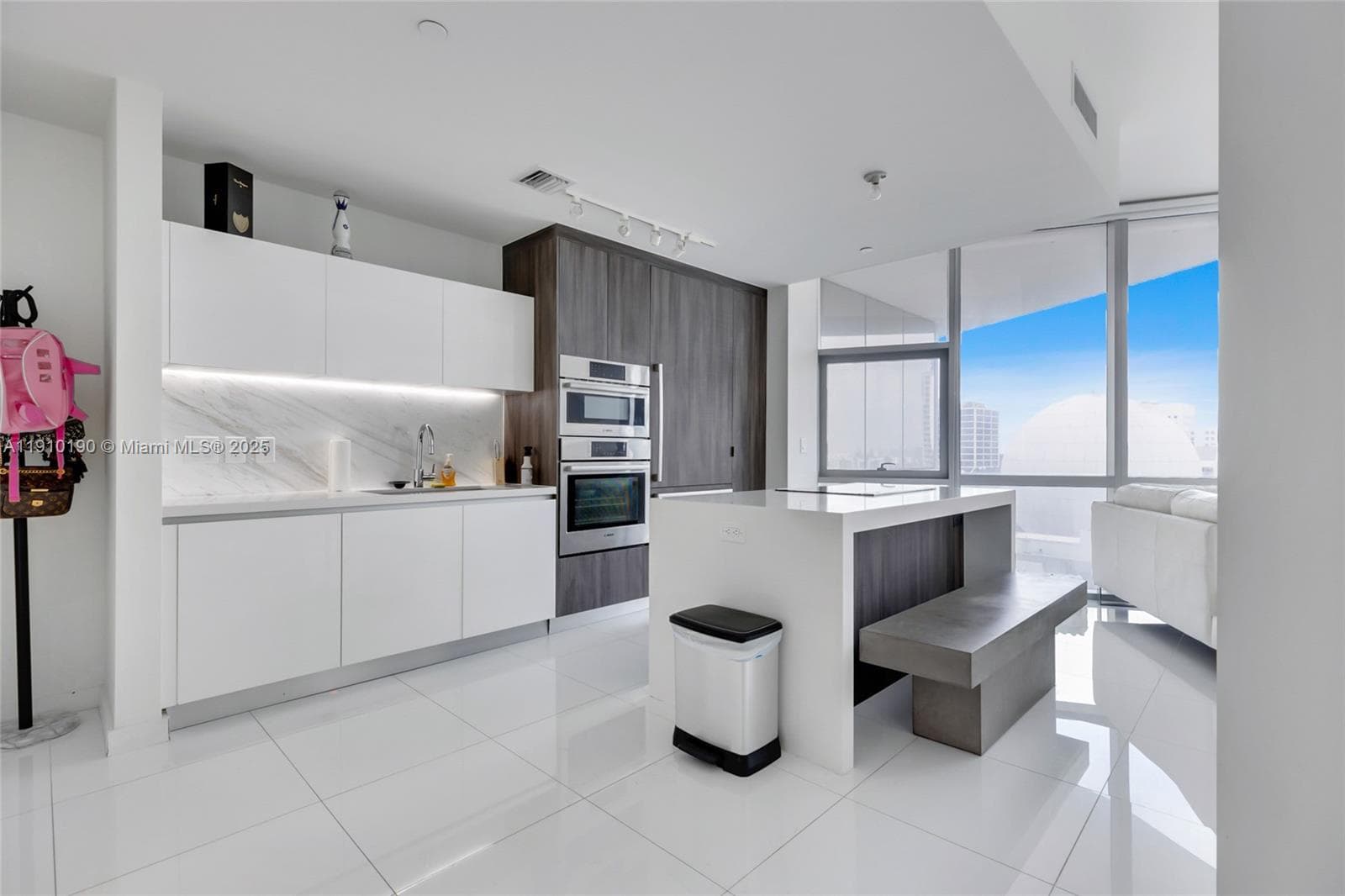 851 NE 1st Ave # 1202, Miami FL 33132 photo 2