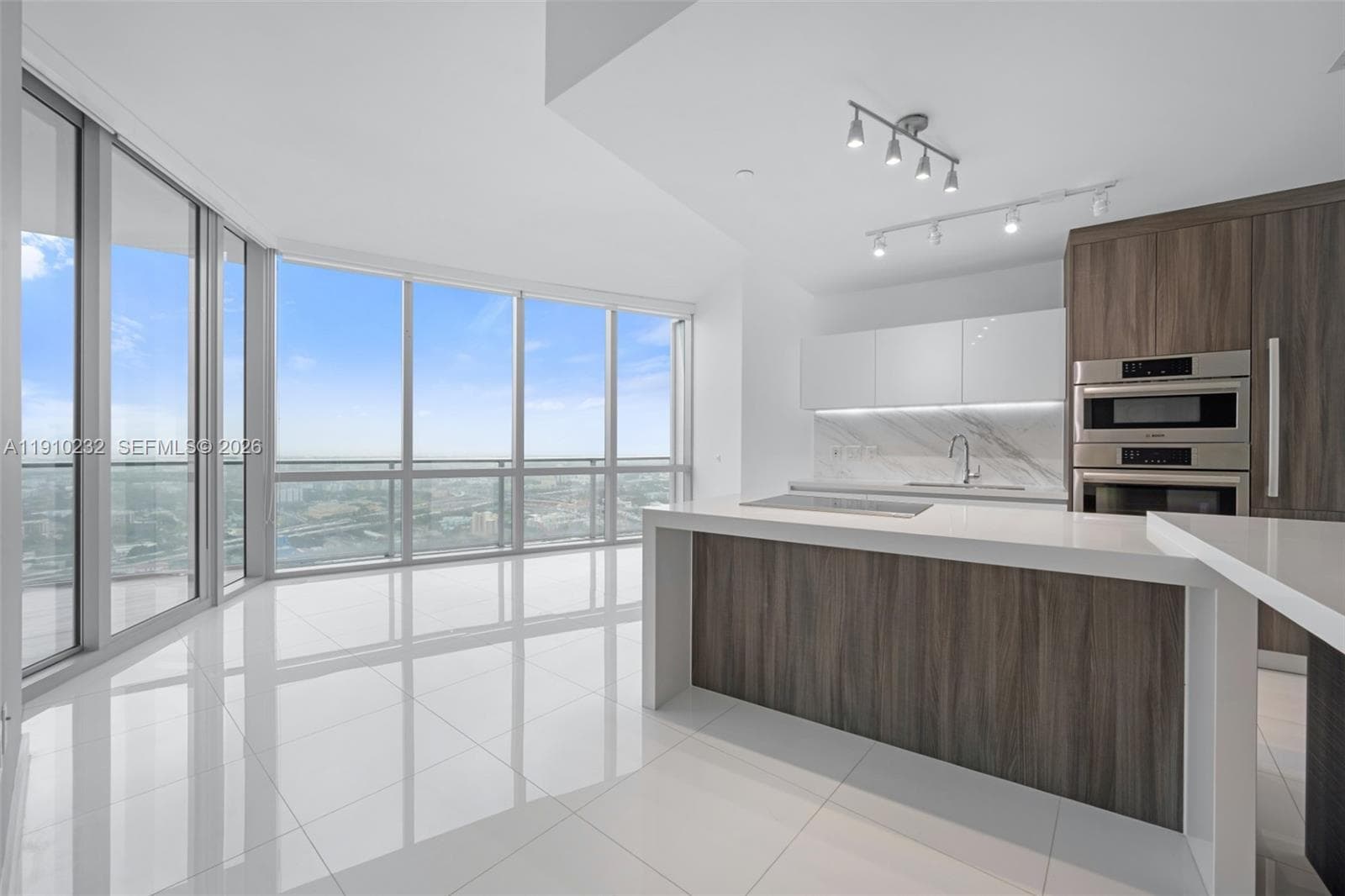 851 NE 1st Ave # 4204, Miami FL 33132 photo 2