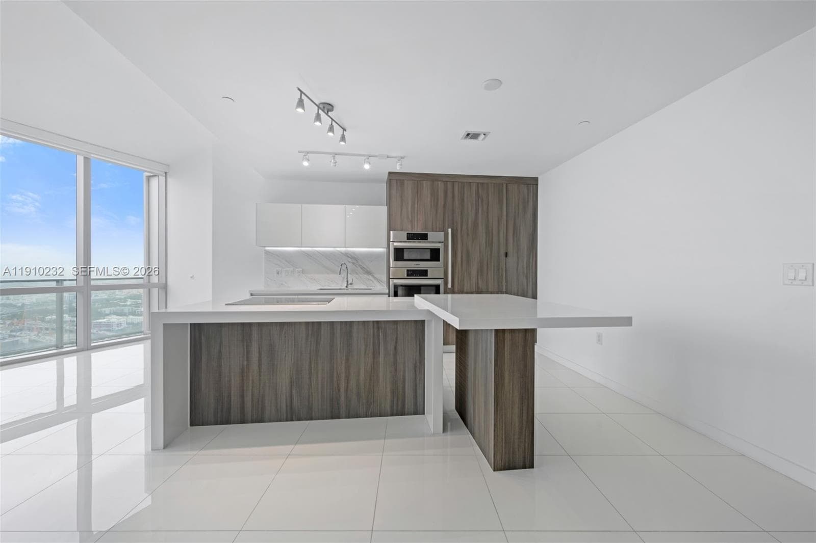 851 NE 1st Ave # 4204, Miami FL 33132 photo 3