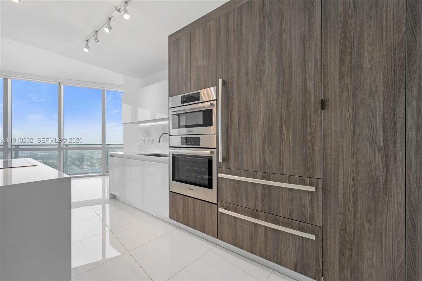 851 NE 1st Ave # 4204, Miami FL 33132 photo 5