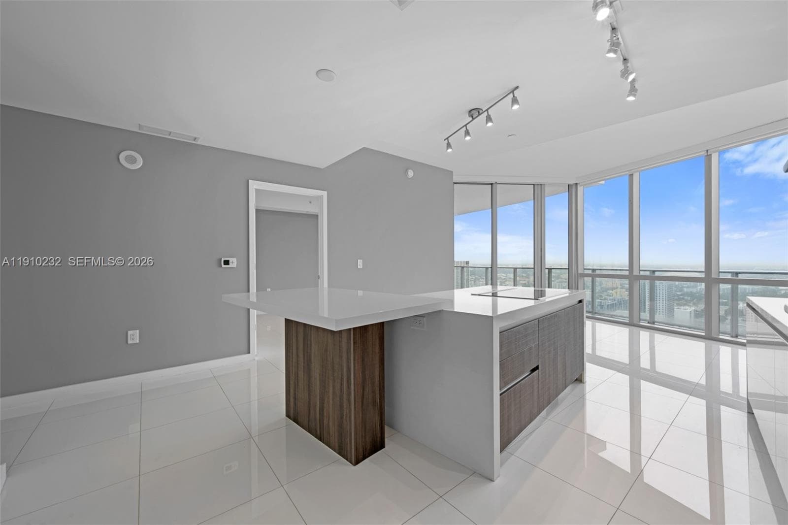 851 NE 1st Ave # 4204, Miami FL 33132 photo 4