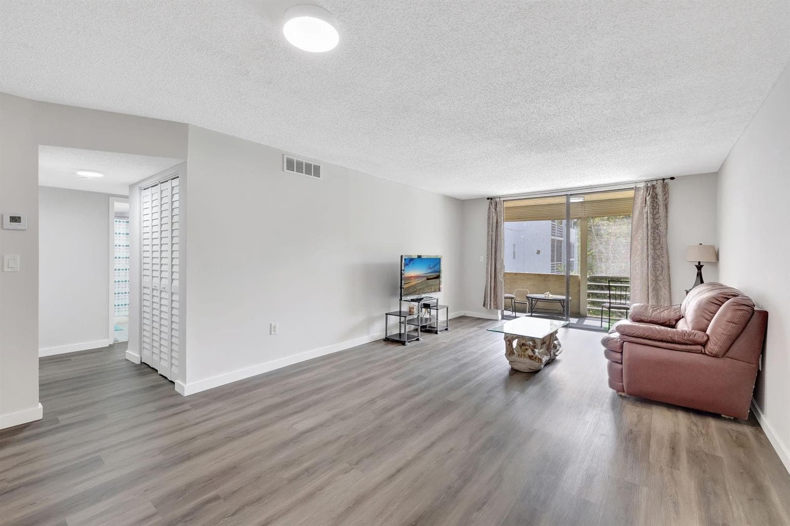 2800 Somerset Drive # 218j, Lauderdale Lakes FL 33311 photo 3