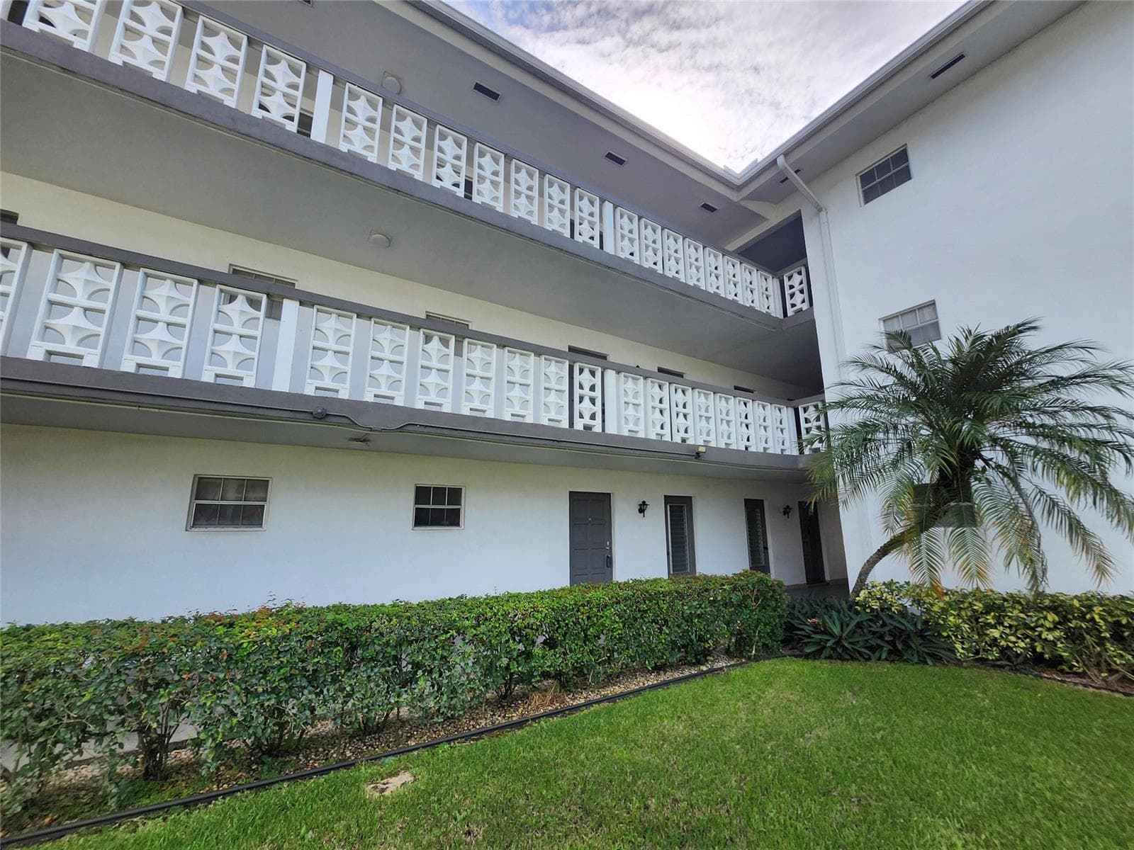 1201 Hillcrest Court # 105, Hollywood FL 33021 photo 2