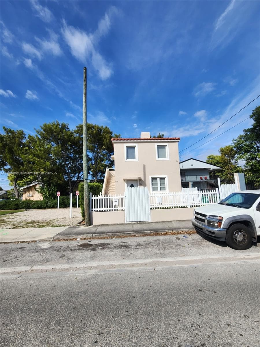 243 SW 10th Ave, Miami FL 33130 photo 4