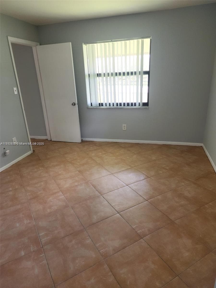 6061 Shakerwood Cir # 208, Tamarac FL 33319 photo 3