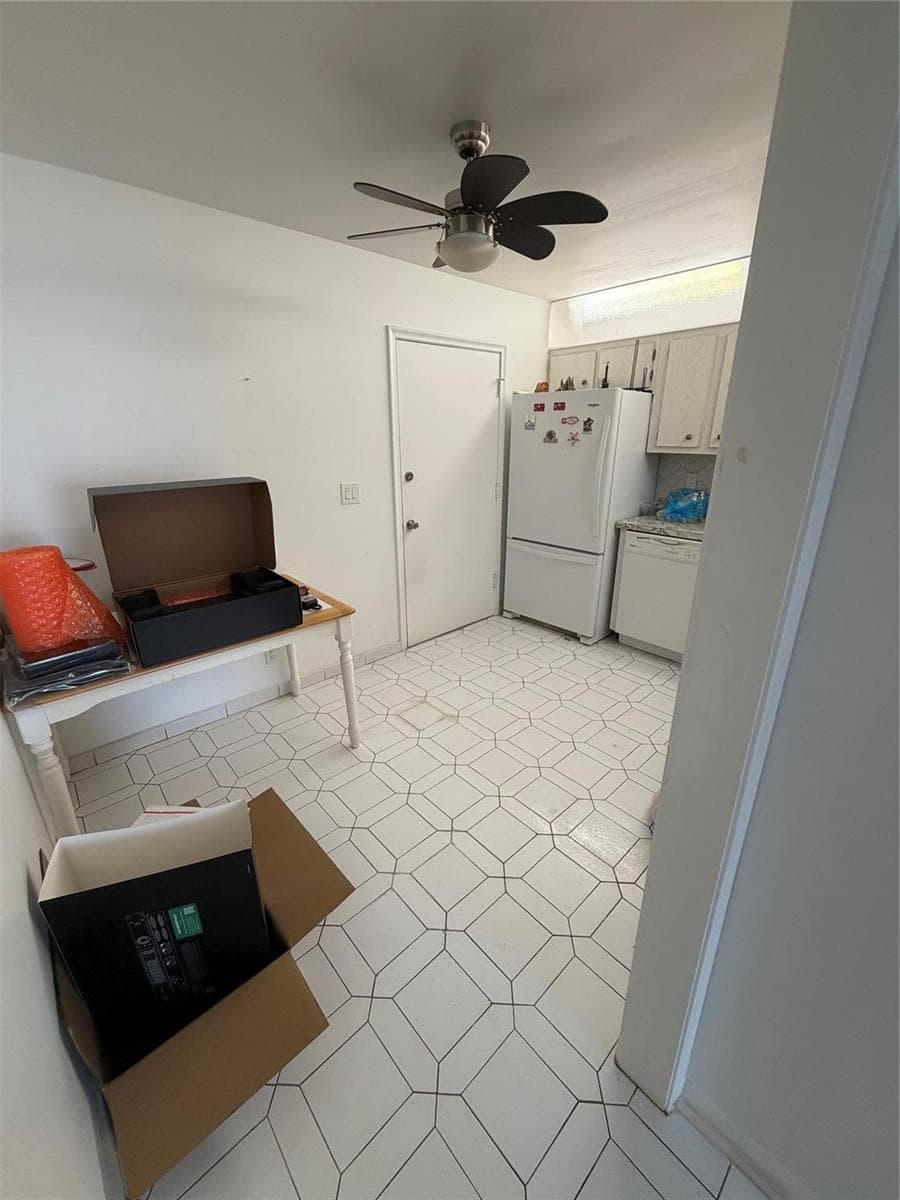 4851 NW 21st # 403, Lauderhill FL 33313 photo 4