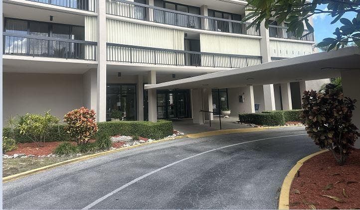 2425 Presidential Way # 1203, West Palm Beach FL 33401